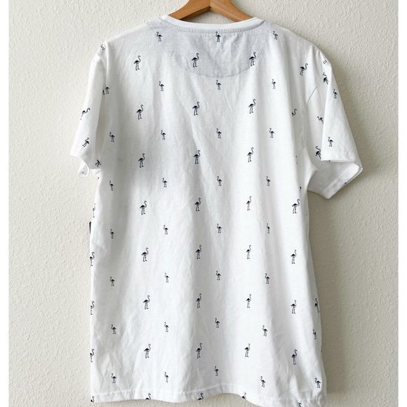 Galaxy by Harvic White/Navy Flamingo Print Tee Shirt size XL NWT - Picture 4 of 5